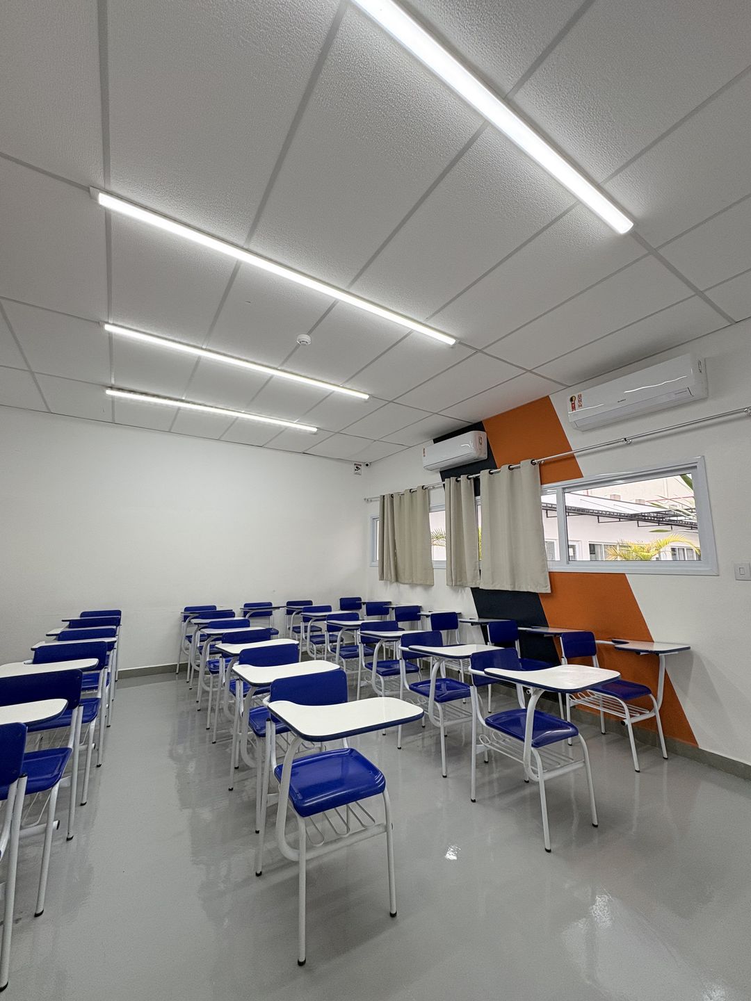 ambiente-sala-aula-carteiras-02